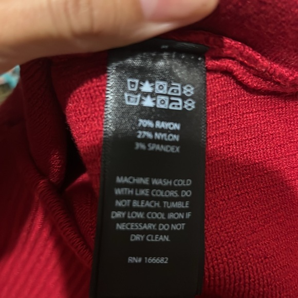 NWT House of Harlow 1960 crop top, color wine , size medium. - Picture 5 of 5